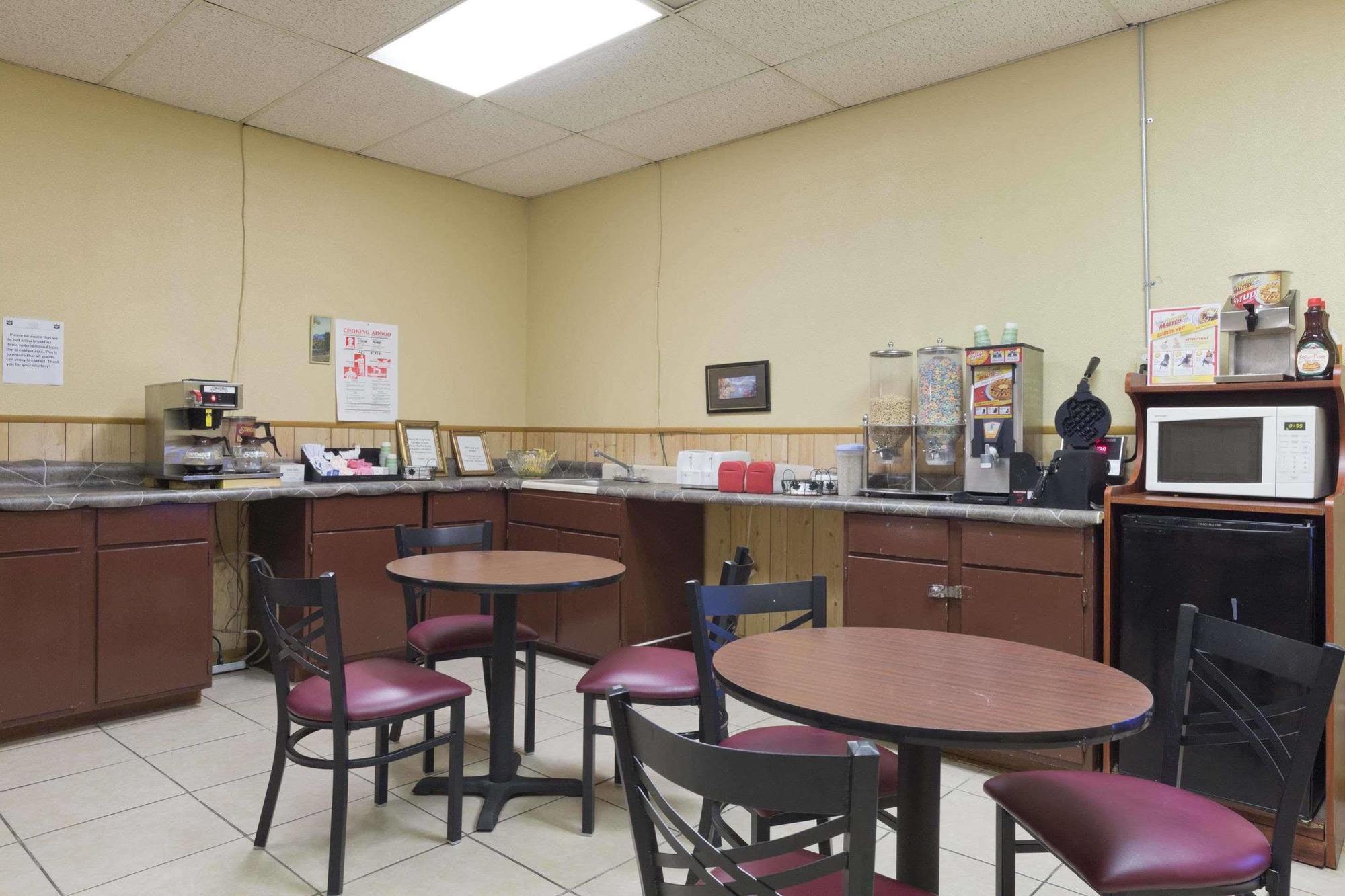 Knights Inn Brenham Esterno foto